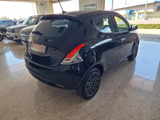 Lancia Ypsilon 1.0 Hybrid Gold 2023 - Foto 3