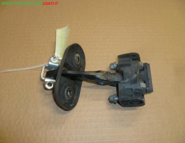 FERMO PORTA ANT.D. FIAT DUCATO (250-2J/4X) Lastrato / Cabinato 2p  Carrozzeria  Lamierati esterni  Porte  Tirante arresto a FIAT - DUCATO Lastrato / C