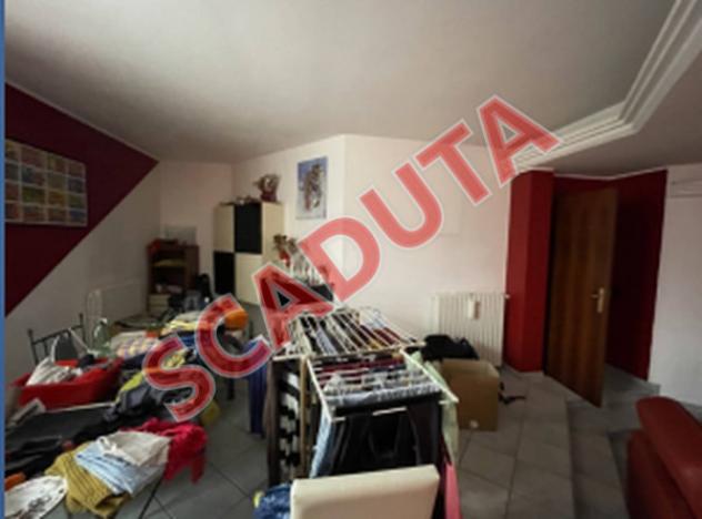 Immobile in asta di 345 m², box auto in vendita a Inveruno