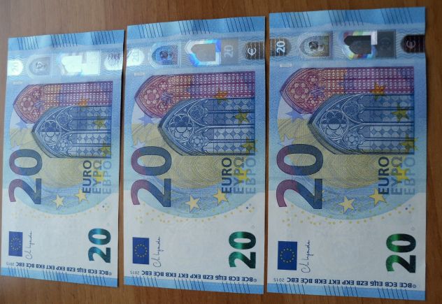 N° 3 BANCONOTE EURO DA 20 C. LAGARDE  CON NUMERAZIONE PROGRESSIVA FDS - - Foto 2