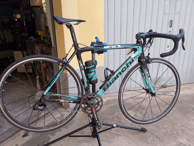 bici corsa. Telaio Bianchi in carbonio sempre pro
