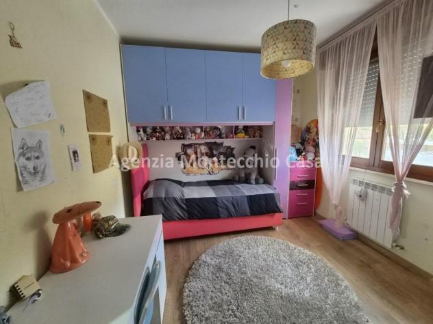 CASA CON GIARDINO NEL CUORE DEL PAESE – COMFORT, SPAZI E TUTTI I SERVIZI A PORTATA DI MANO - Foto 9