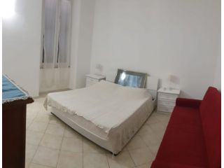 Per due colleghi trasfertisti trilocale accessoriato con due camere