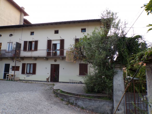 Leggiuno - casa semindipendente con giardino