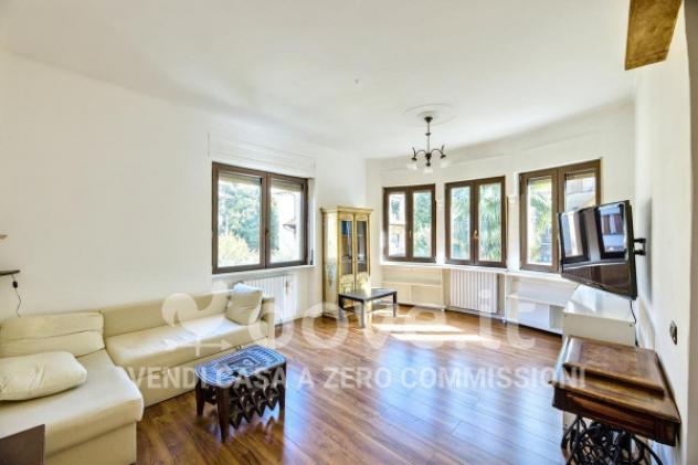 Villa di 250 m² con più di 5 locali e posto auto in vendita a Varese