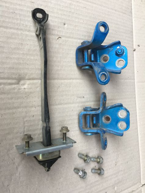 Cerniere Porta Posteriore DESTRA / DX Mazda Pick Up B 2500 2004