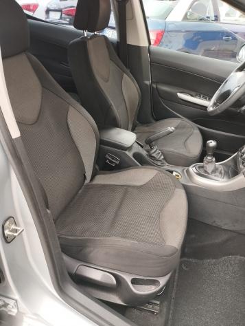 Peugeot 308 1.6 HDi 110CV 3p. Tecno (5 Marce) - Foto 8