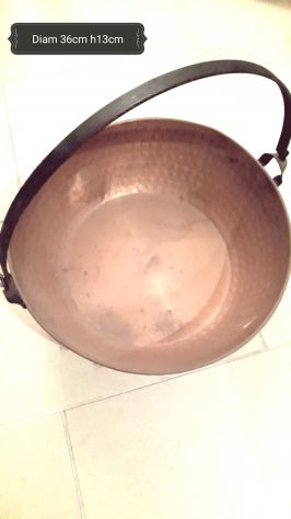Antico paiolo in rame con manico originale.