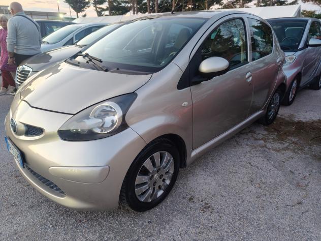 Toyota Aygo 1.0 12V VVT-i 5 porte Griffe - Foto 3