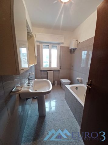 APPIGNANO DEL TRONTO-APPARTAMENTO AMPIA METRATURA CON BALCONE E FONDACO - Foto 8