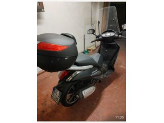 Vendesi scooter in ottimo stato, con pochi chilometri per mancato utilizzo.