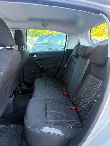 Peugeot 208 1.4 e-HDi 68 CV S&S CAMBIO AUTOMATICO 5 porte Active - Foto 9