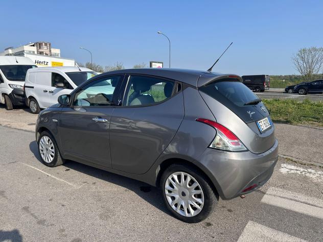Lancia Ypsilon 1.2 69 CV 5 porte S&S Silver GPL - Foto 2