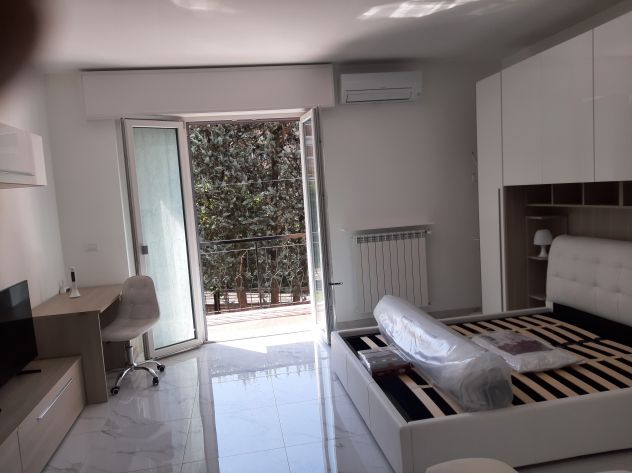 Ampia camera per ragazza uso singolo con letto matrimoniale - Foto 2