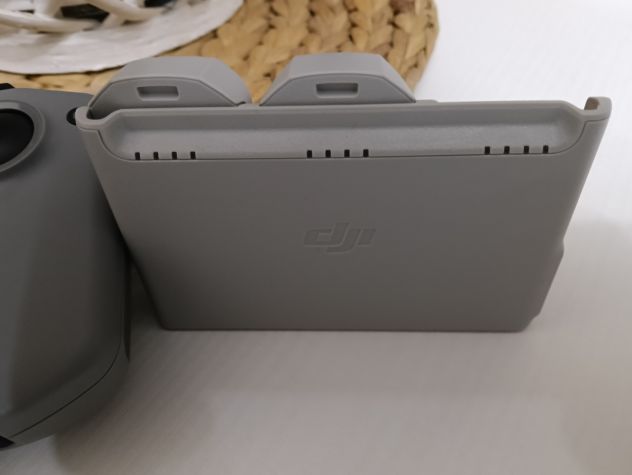 Drone DJI con radiocomando e tre batterie. Completo. - Foto 4