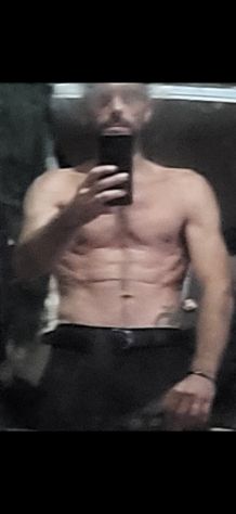 Uomo in cambio di Rose Tel:3426682421