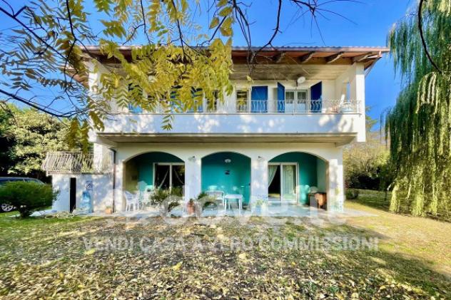 Villa di 495 m² con più di 5 locali e posto auto in vendita a Passignano sul Trasimeno
