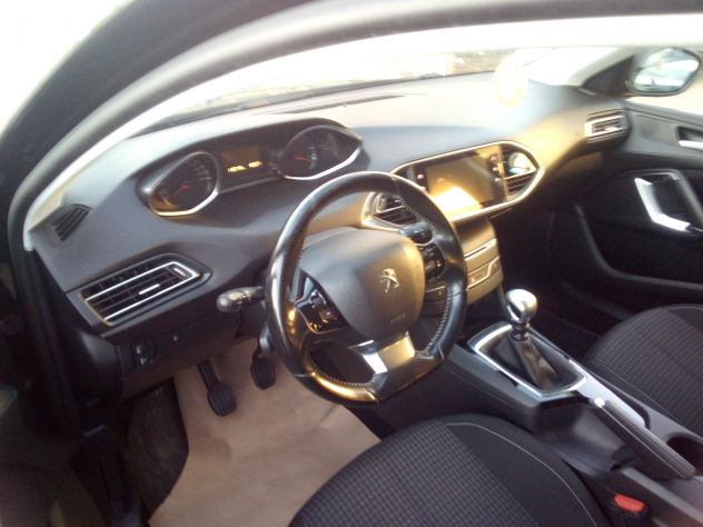 PEUGEOT 308 SW ALLURE 1.5HDI 130cv Euro 6 - Foto 5