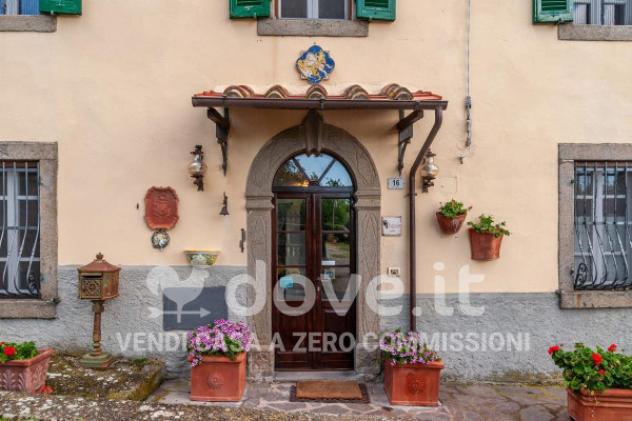 Villa di 250 m² con più di 5 locali e posto auto in vendita a Castel del Piano - Foto 2