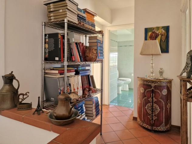 MONTIGNOSO, villetta a schiera con giardino angolare a circa 3,5 km dal mare della Versilia. L'immobile è composto di sala, cucina, disimpegno, camera - Foto 19