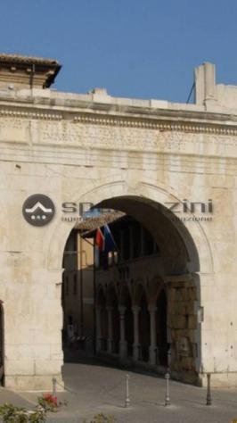 Fano nel centro storico proponiamo in vendita attività commerciale attualmente a ristorantino/gastronomia. il locale di circa 44 mq è completamente at - Foto 4