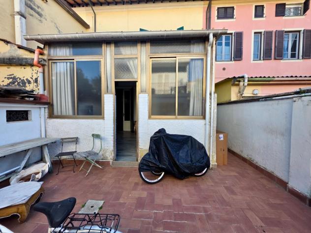 casa indipendente in vendita a Viareggio
