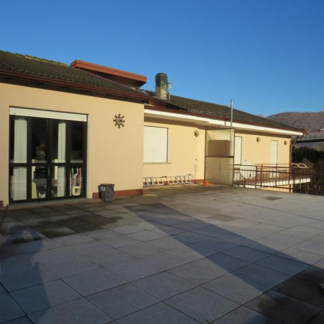 Baveno - ZONA FERIOLO VENDESI VILLA CON GIARDINO PRIVATO - Foto 7