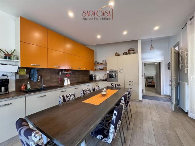 Casa bifamiliare con ampi servizi e corte esclusiva - Foto 4