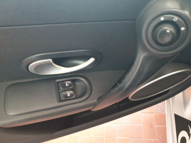RENAULT CLIO 1.2 RIP CURL - Foto 8
