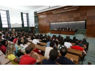 Si impartiscono lezioni per studenti universitari