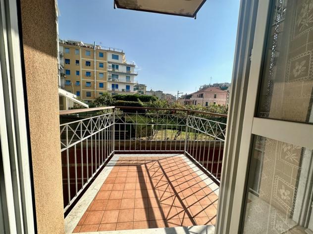 Loano bilocale con terrazzi, cantina e ottima posizione centrale - Foto 10