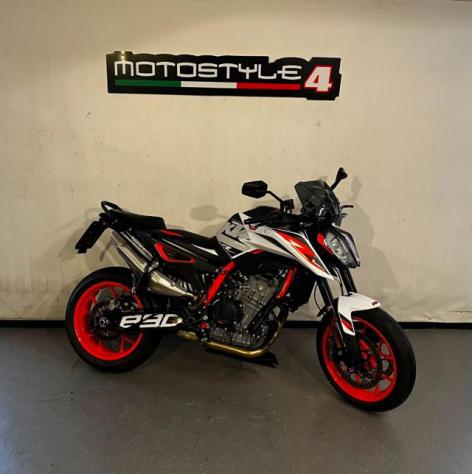 KTM 890 Duke R