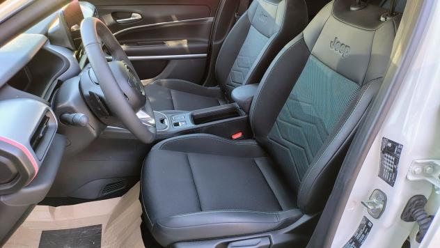 Jeep Avenger e-Hybrid 1.2 MHEV e-Hybrid Turbo Summit - Foto 9