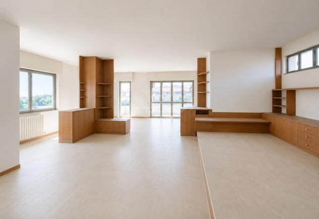 APPARTAMENTO di 9 vani e di 270 mq (PIETRASANTA - Pietrasanta adiacenze centro) rif. 300 - Foto 3
