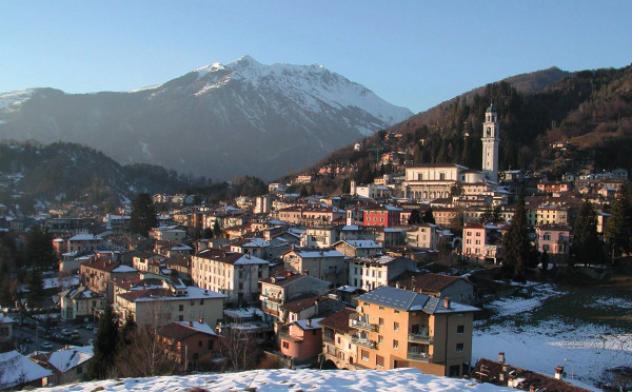 Immobile di 280 m² con 3 locali in affitto a Clusone