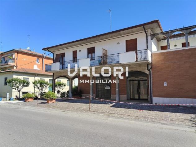 AMPIO LOCALE COMMERCIALE/ARTIGIANALE CON INGRESSO INDIPENDENTE E PARCHEGGI PRIVATI - Foto 3
