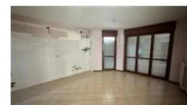 Immobile in asta di 76 m², box auto doppio in vendita a Oleggio - Foto 2