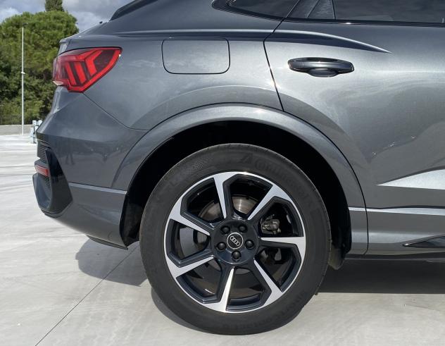 Audi Q3 SPB S Line interno ed esterno 2.0 TDI 150CV S-Tronic 35 - Foto 8