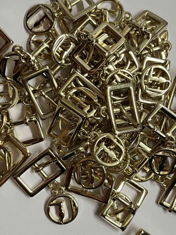 Fibbie ciondolo in ottone dorato da 8 mm per sandali