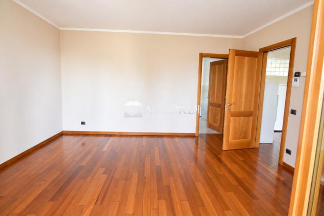 VILLA di 11 vani e di 505 mq (MONTEBELLUNA) rif. PE25 - Foto 13