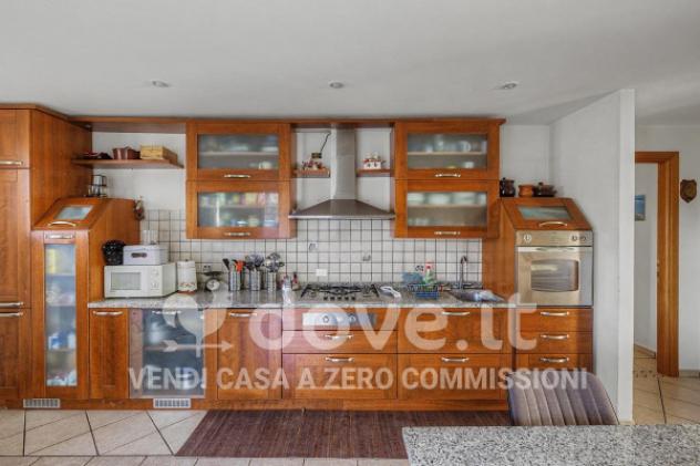 Villa di 260 m² con più di 5 locali e box auto doppio in vendita a Luino - Foto 7