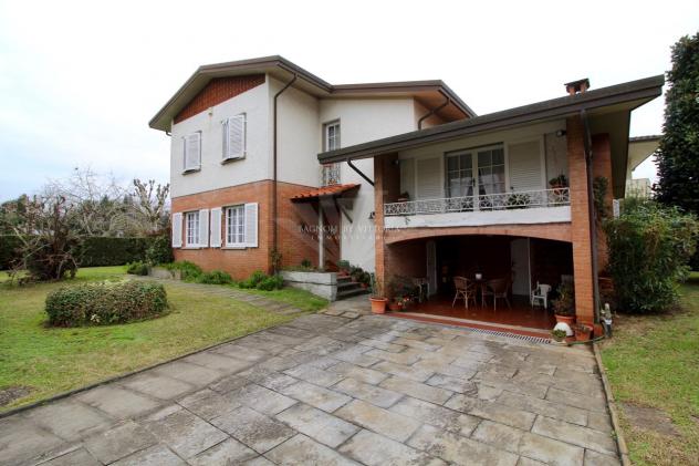VILLA di 13 vani e di 260 mq (PIETRASANTA) rif. 447/VE - Foto 2