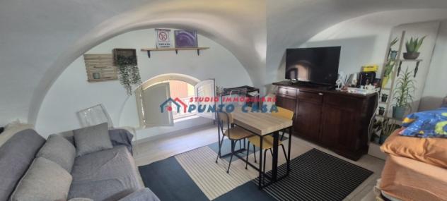 CENTRO STORICO – Via Osorio – Monolocale al piano ammezzato + w.c. – 40 mq ca. Buone condizioni, ottima posizione. Euro 40 mila CL G - Foto 3