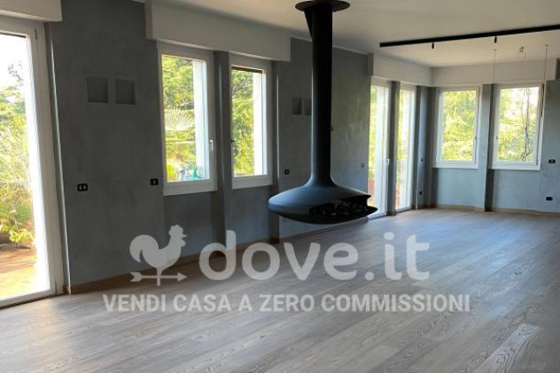 Attico / Mansarda di 220 m² con più di 5 locali e box auto in vendita a Varese