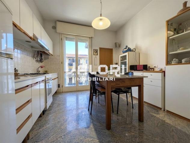 APPARTAMENTO RISTRUTTURATO - ULTIMO PIANO CON CANTINA E GARAGE - Foto 9