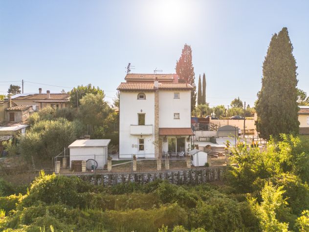 VILLETTA SINGOLA DI RECENTE COSTRUZIONE CON GIARDINO - Foto 10