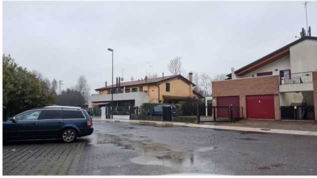 ASTA: A TREVISO, VIA A. DA SANGALLO APPARTAMENTO CON GARAGE E AREA ESTERNA - Foto 2