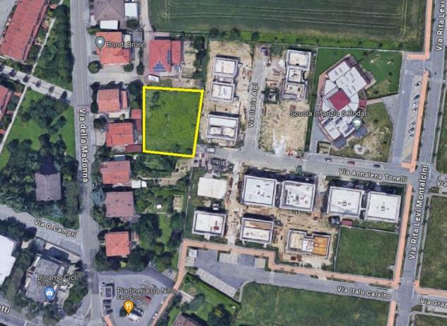 Vendita Terreno edificabile da 1249 mq  con giardino