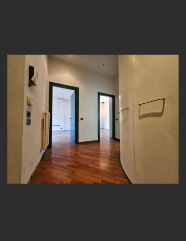 TRE LOCALI IN TRIFAMILIARE CON CANTINA E POSTO AUTO SCOPERTO - Foto 4