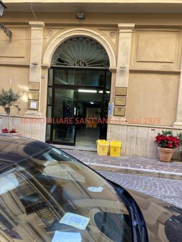 Via Atenea 123 ufficio in palazzo prestigioso con ascensore e portiere